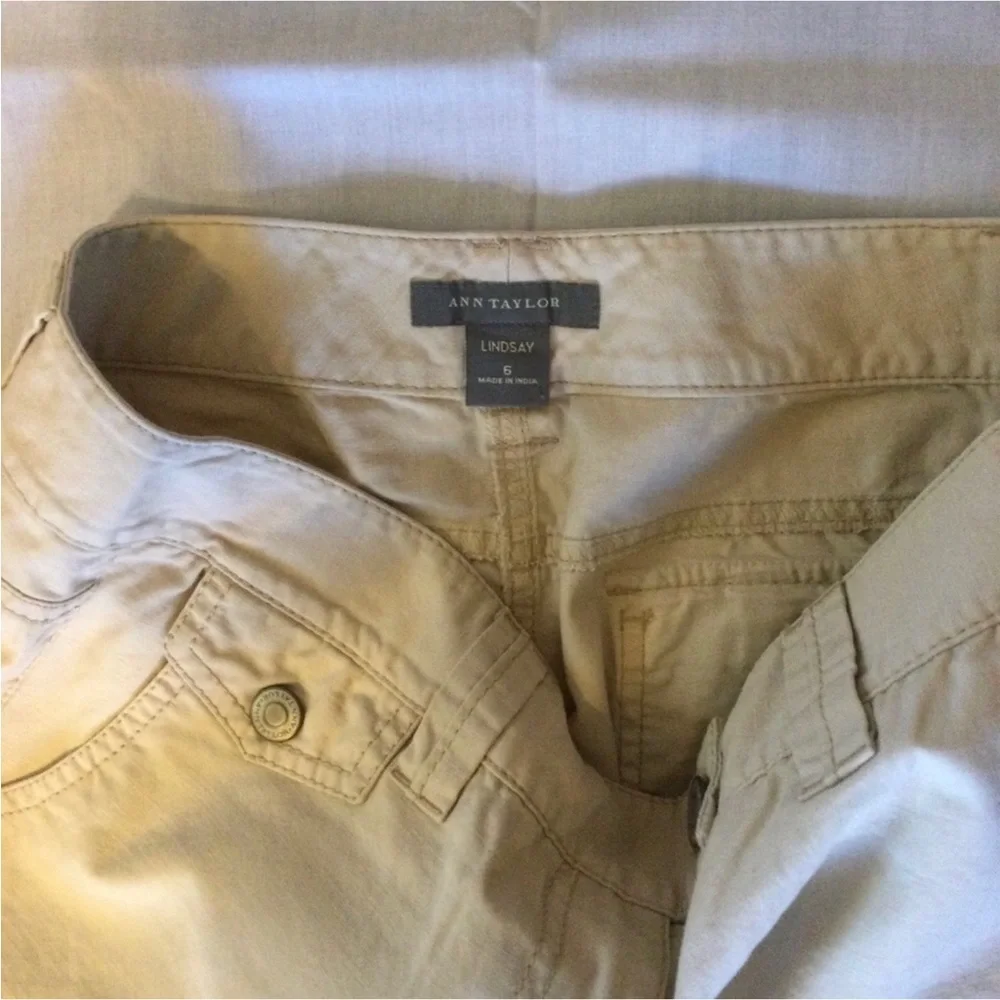 Ann Taylor Lindsey Kahki Capris Size 6
